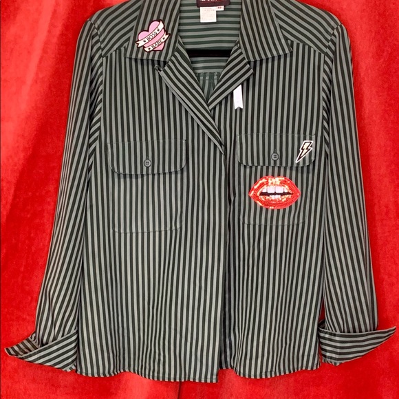 Green button down shirt with patches - Picture 3 of 5